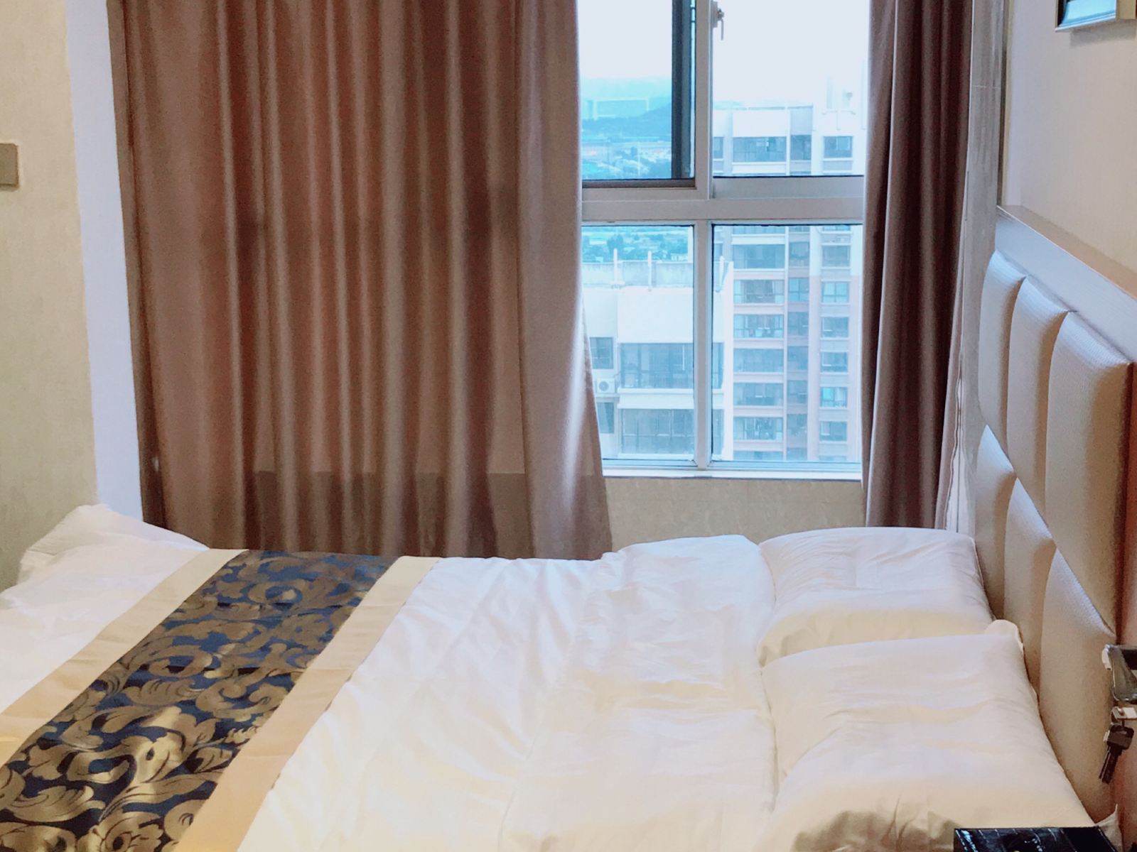 阳台观景大床房(公共卫浴)