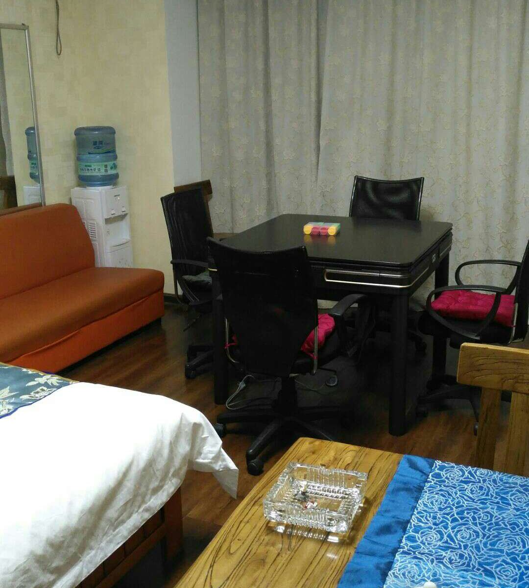 浪漫大床电影房