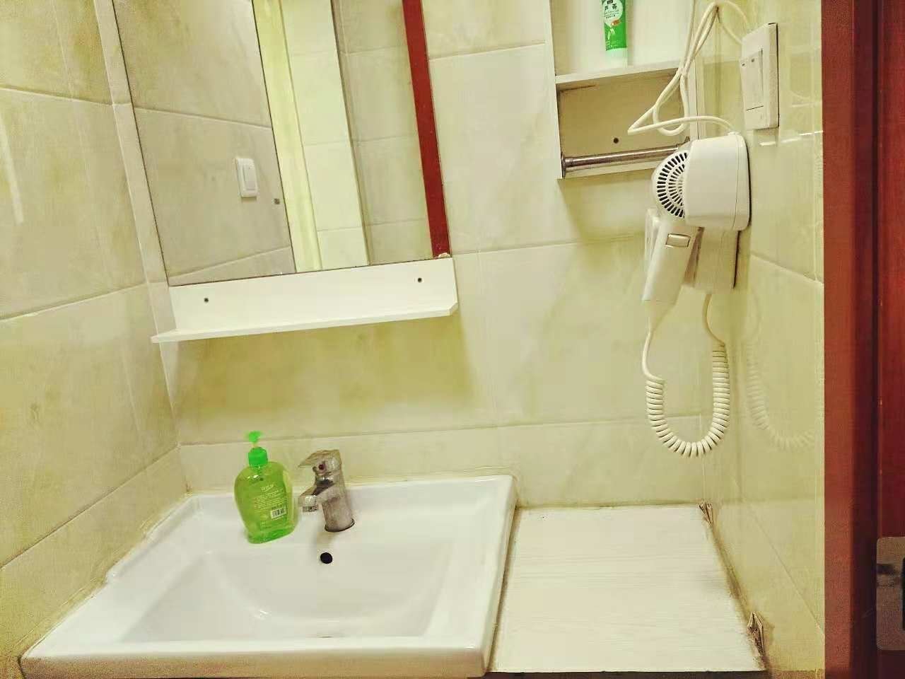 阳光大床房