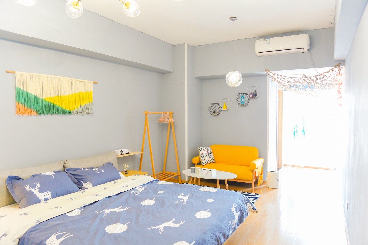 西安鹿鸣room公寓