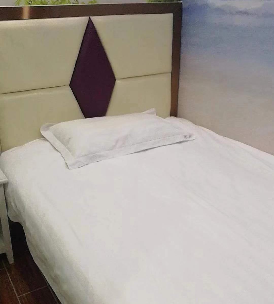 普通间(公共卫浴)(无窗)