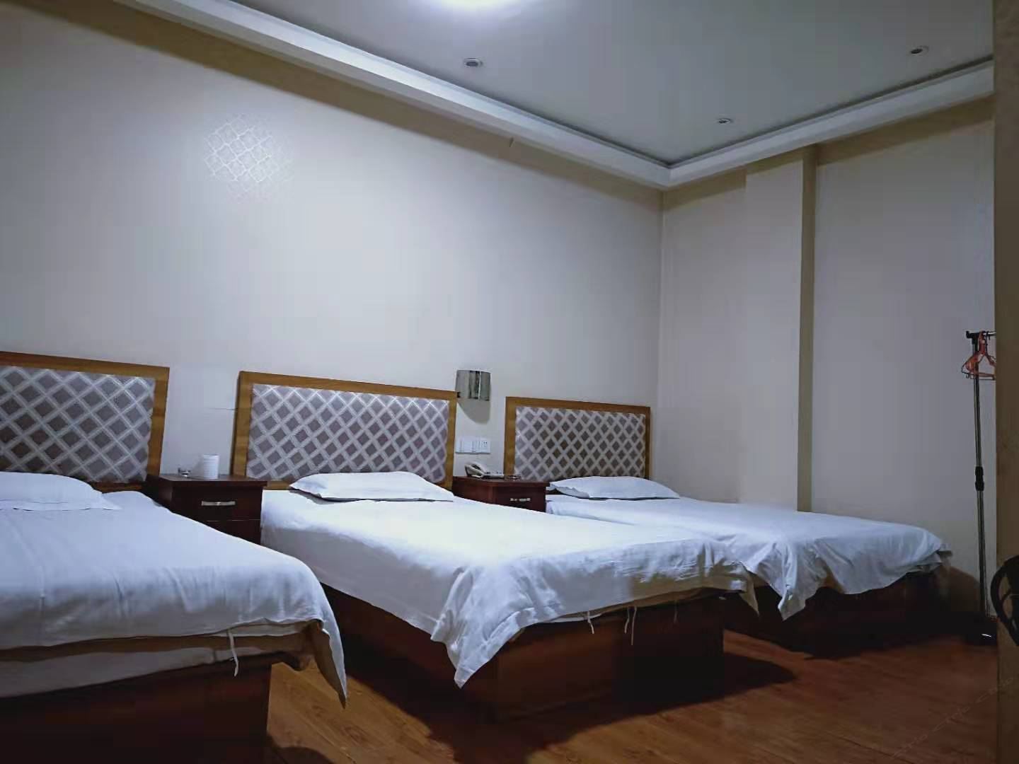 温馨三人间