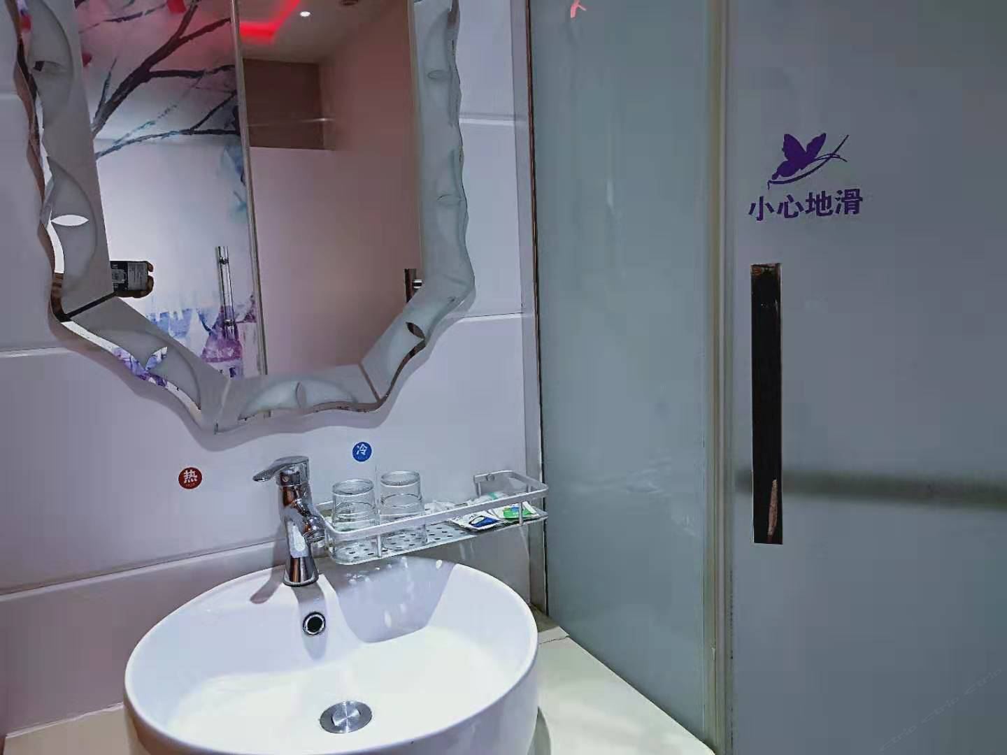 温馨三人间