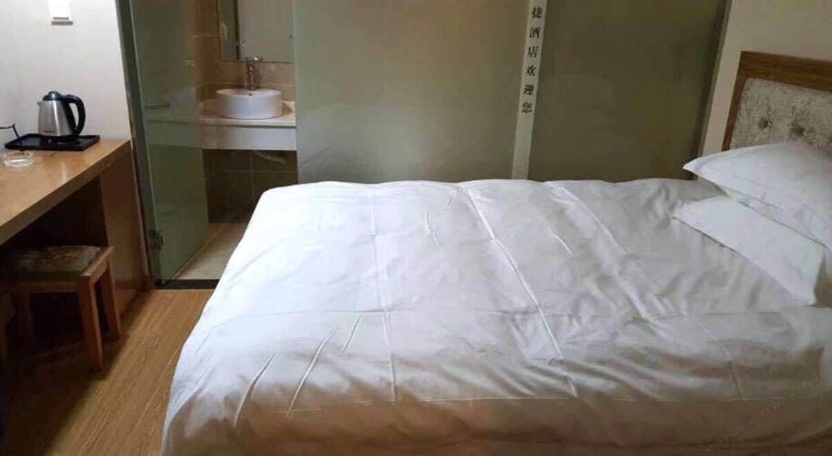 经济大床房