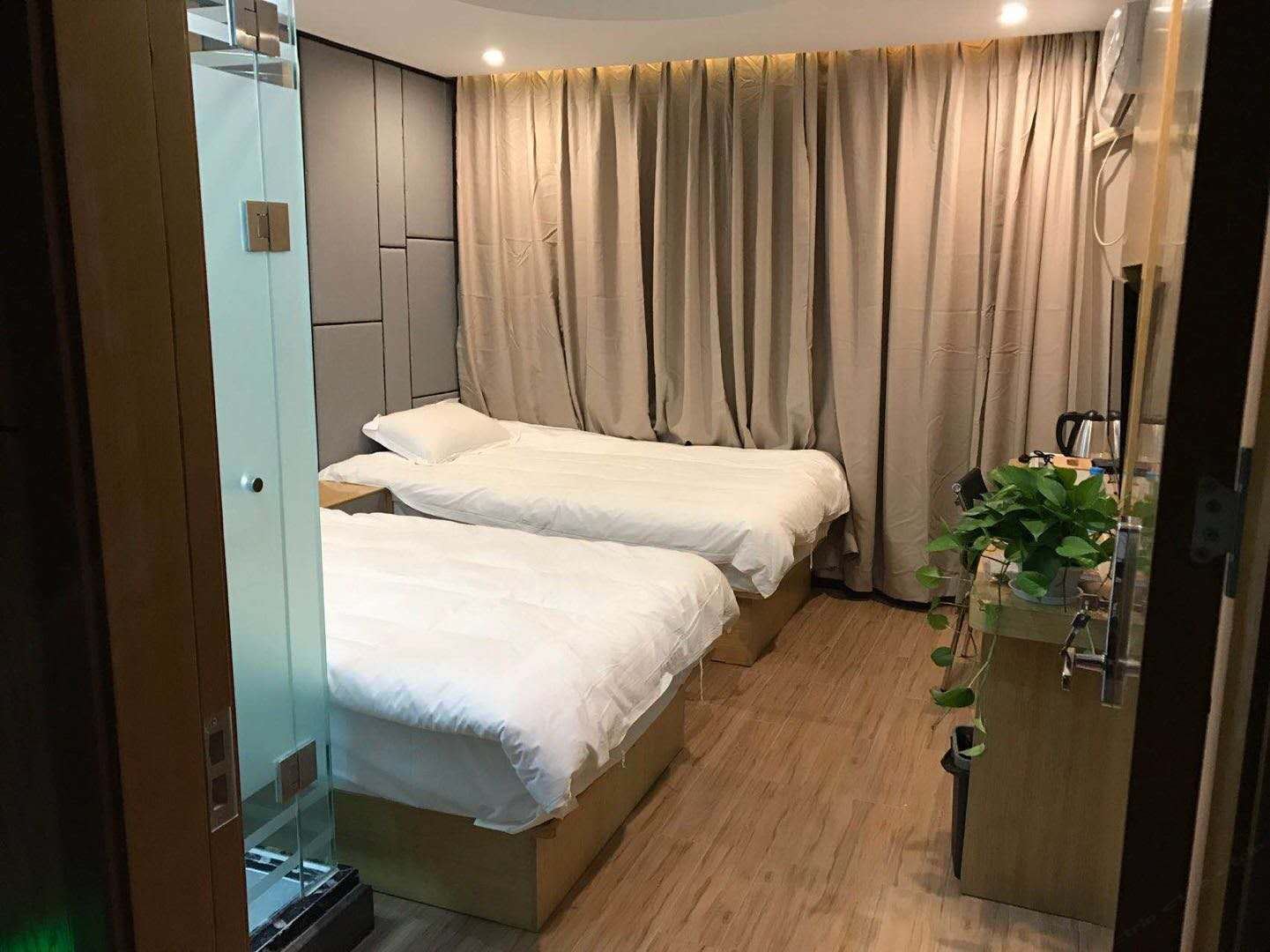 标准双床房