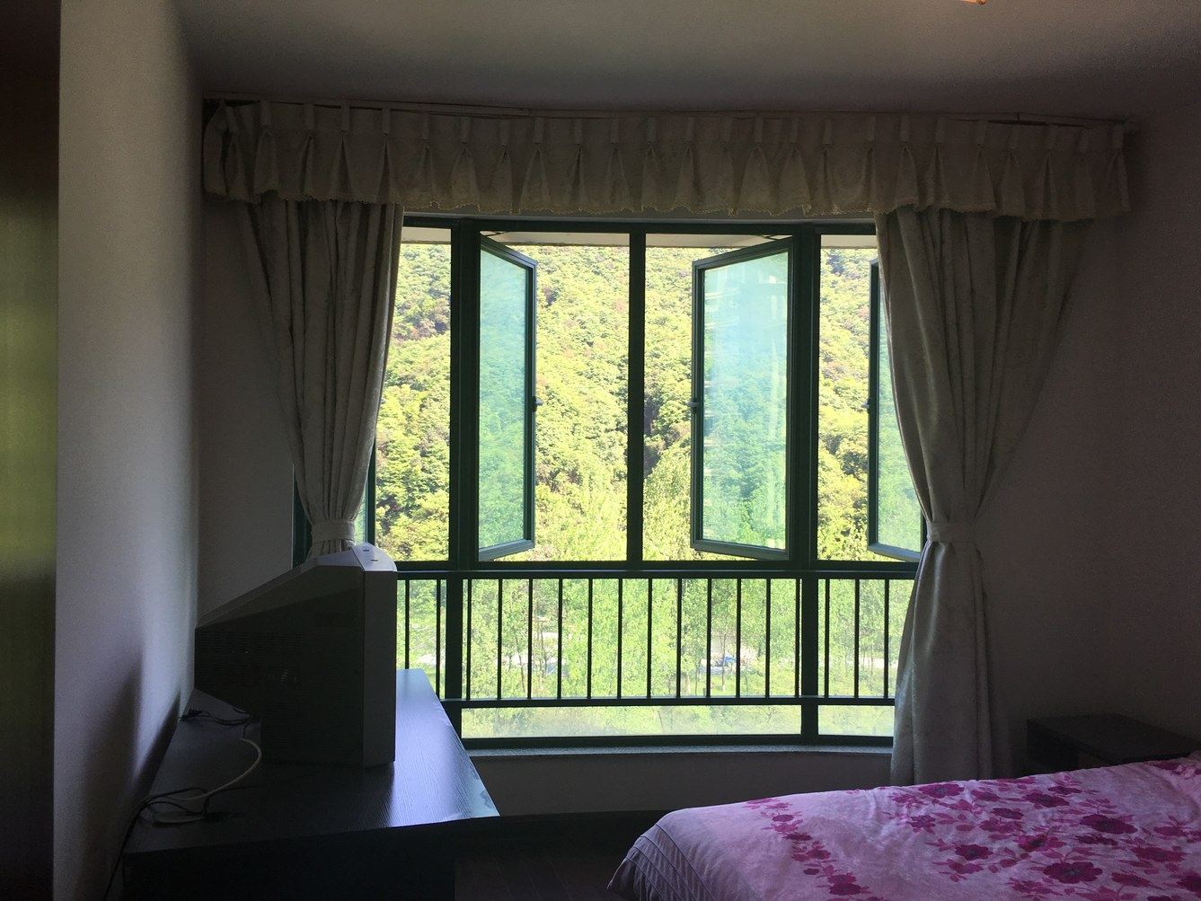 杭州富阳野生动物园附近绝佳山景房三室一厅公寓(2号店)