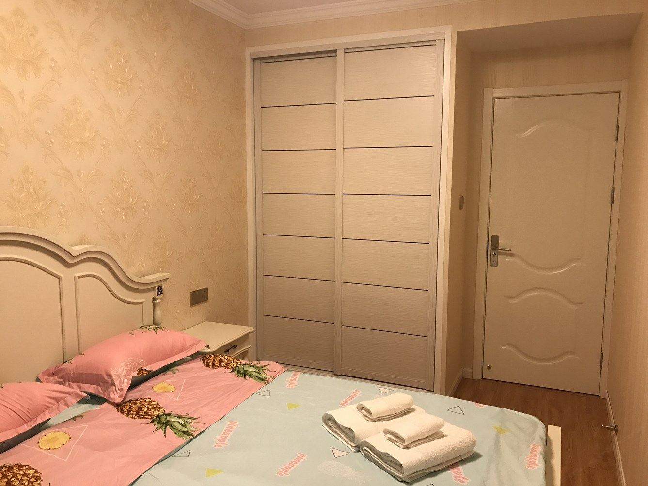 普通湖边二室一厅套房