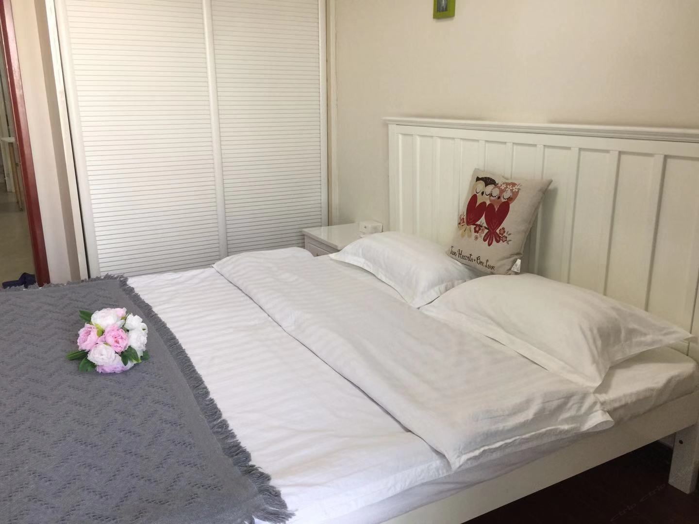 温馨阳台大床房