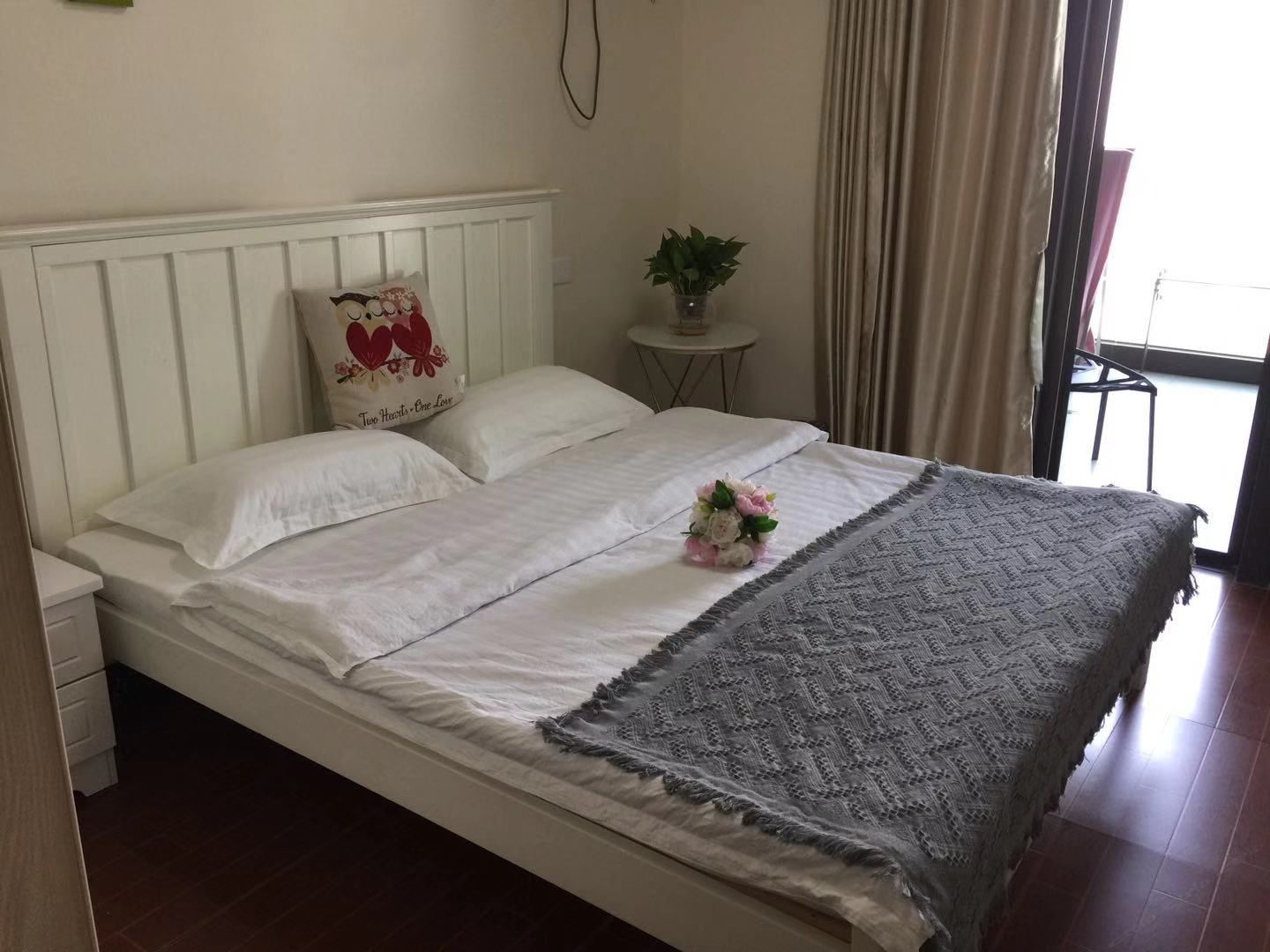 温馨阳台大床房