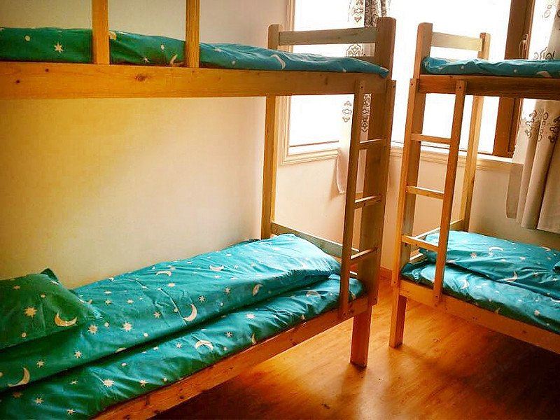 男生六人间(床位房)(公共卫浴)
