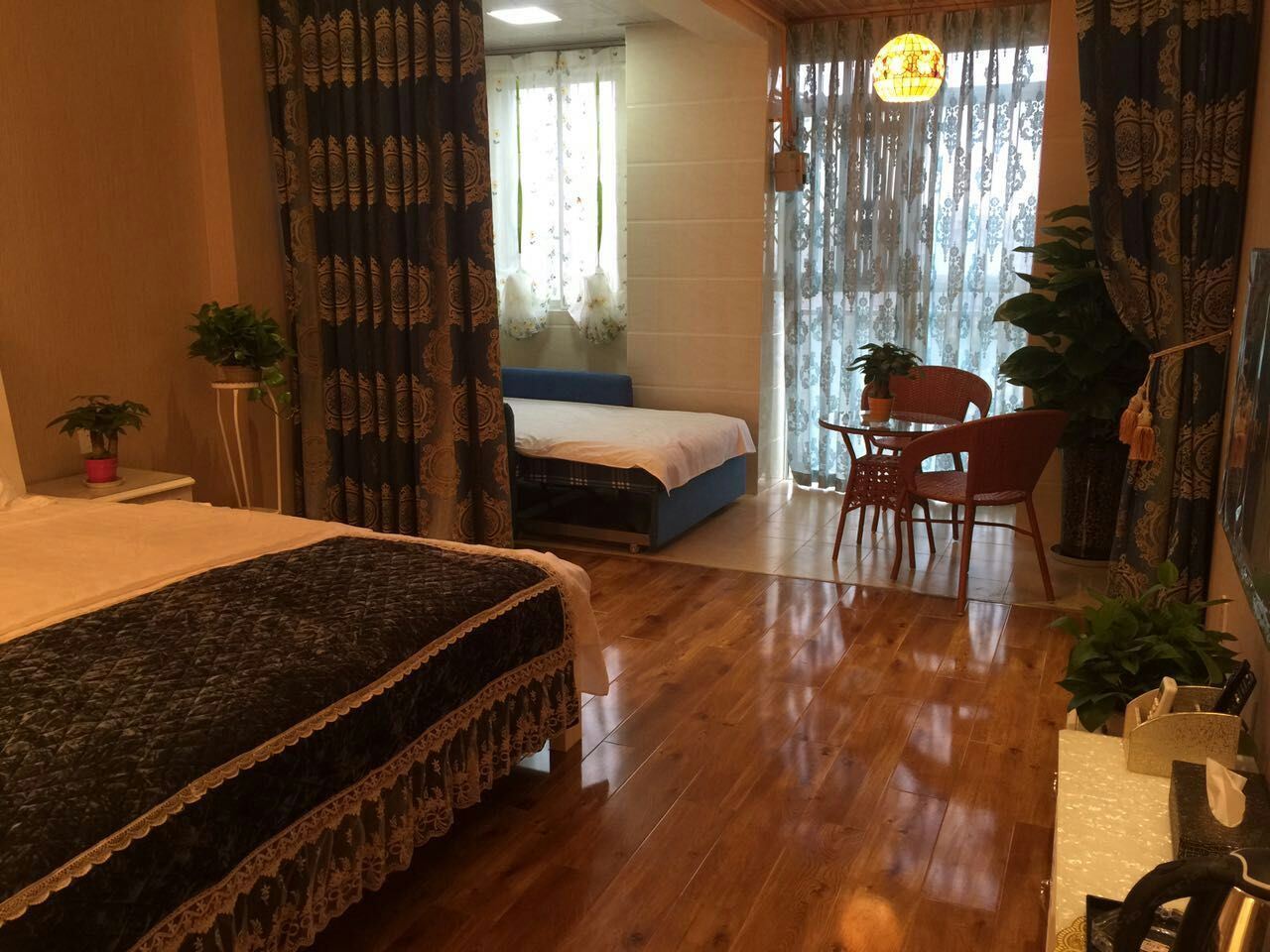 温馨家庭三人旅游房