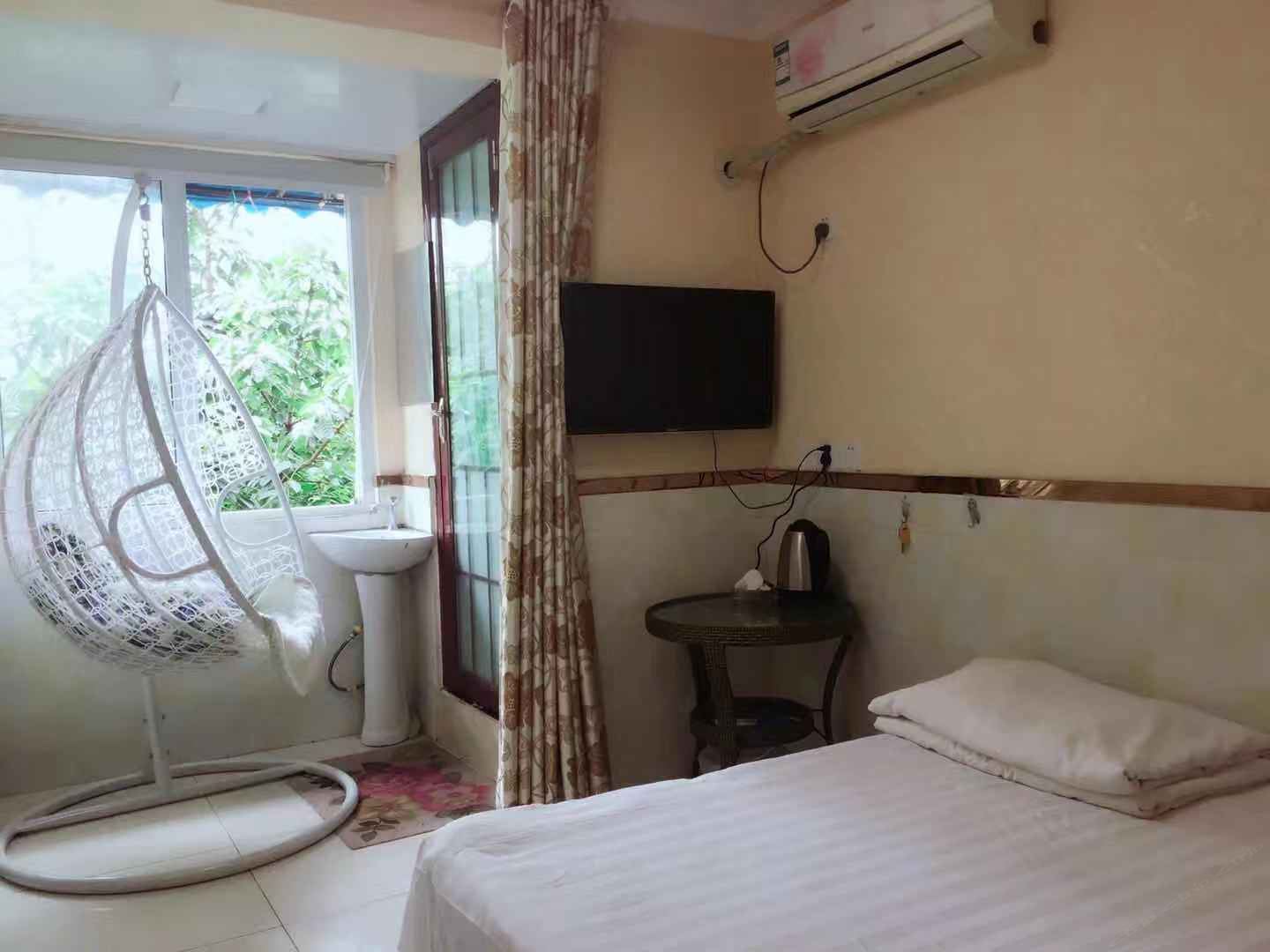吊篮大床房