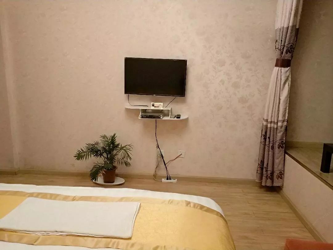 阳光大床房