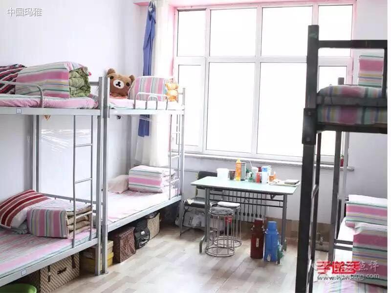 八人间(床位)(公共卫浴)