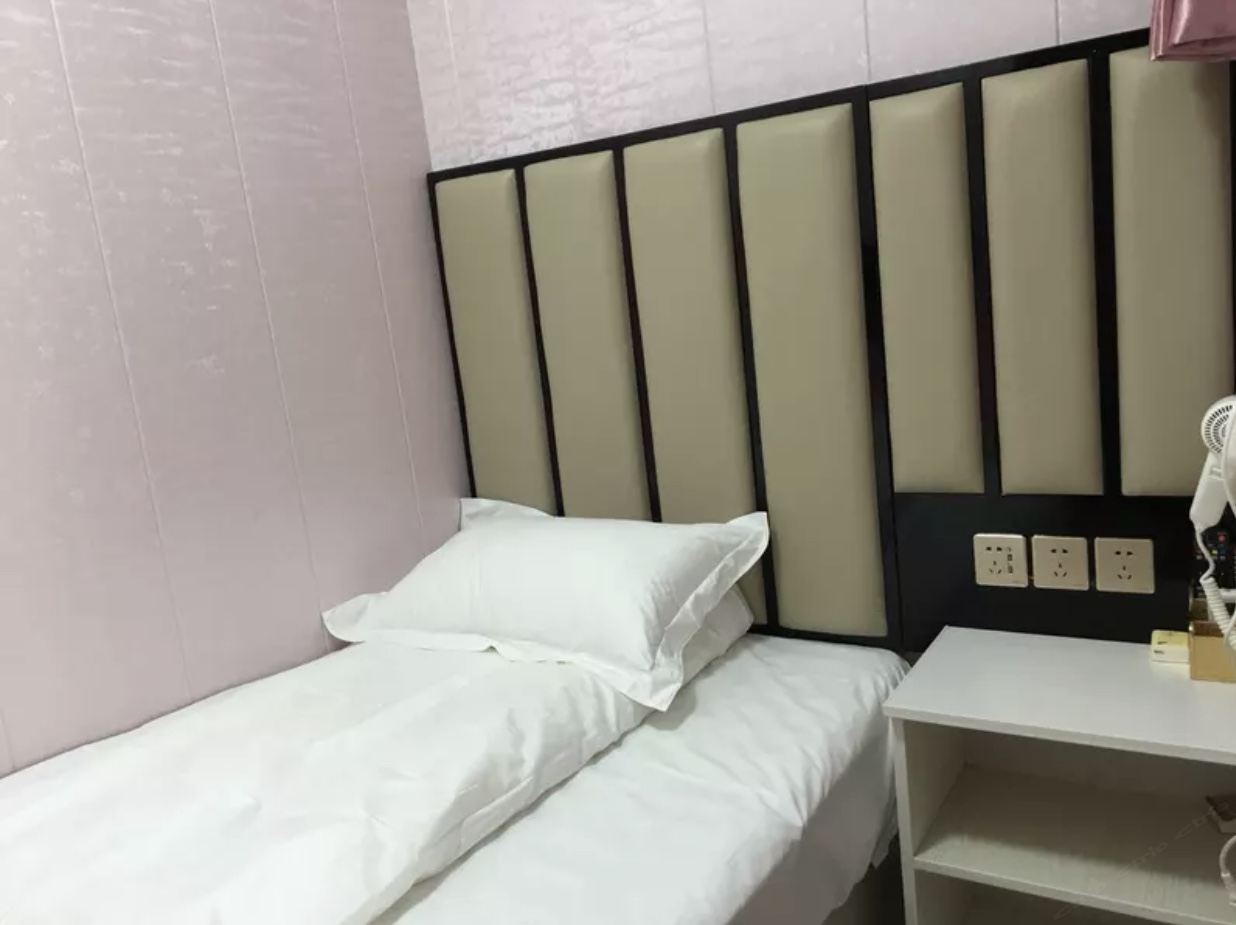成都四海逸家东站公寓