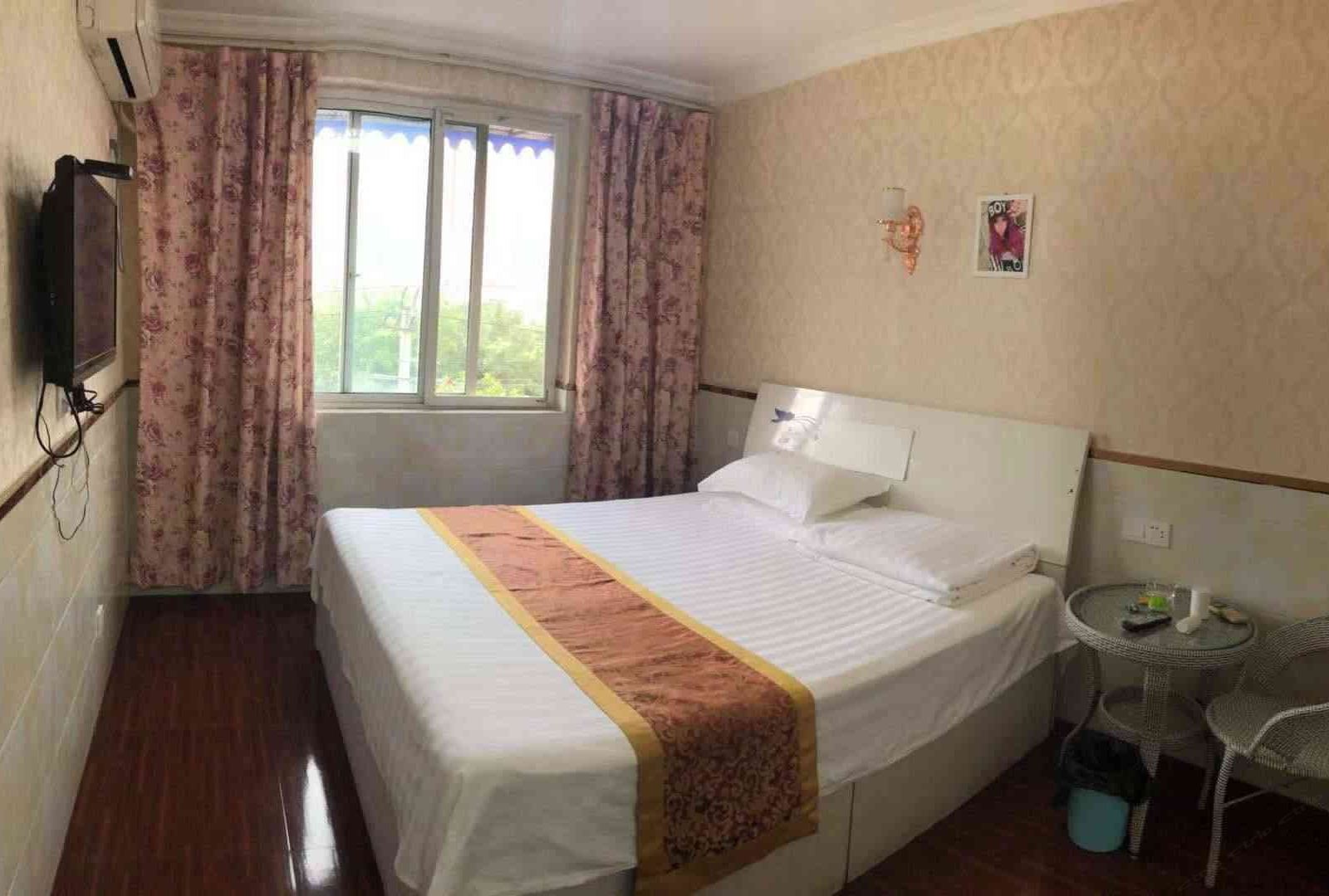 阳光大床房