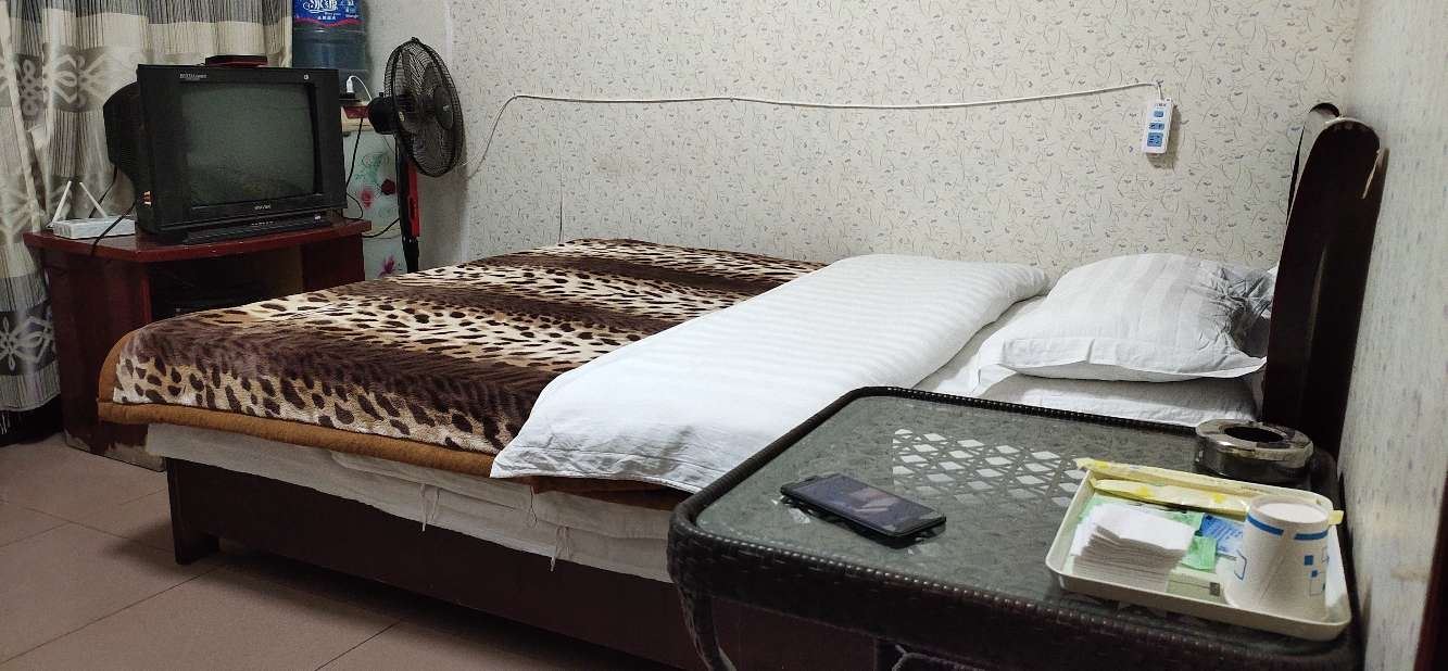 经济大床房