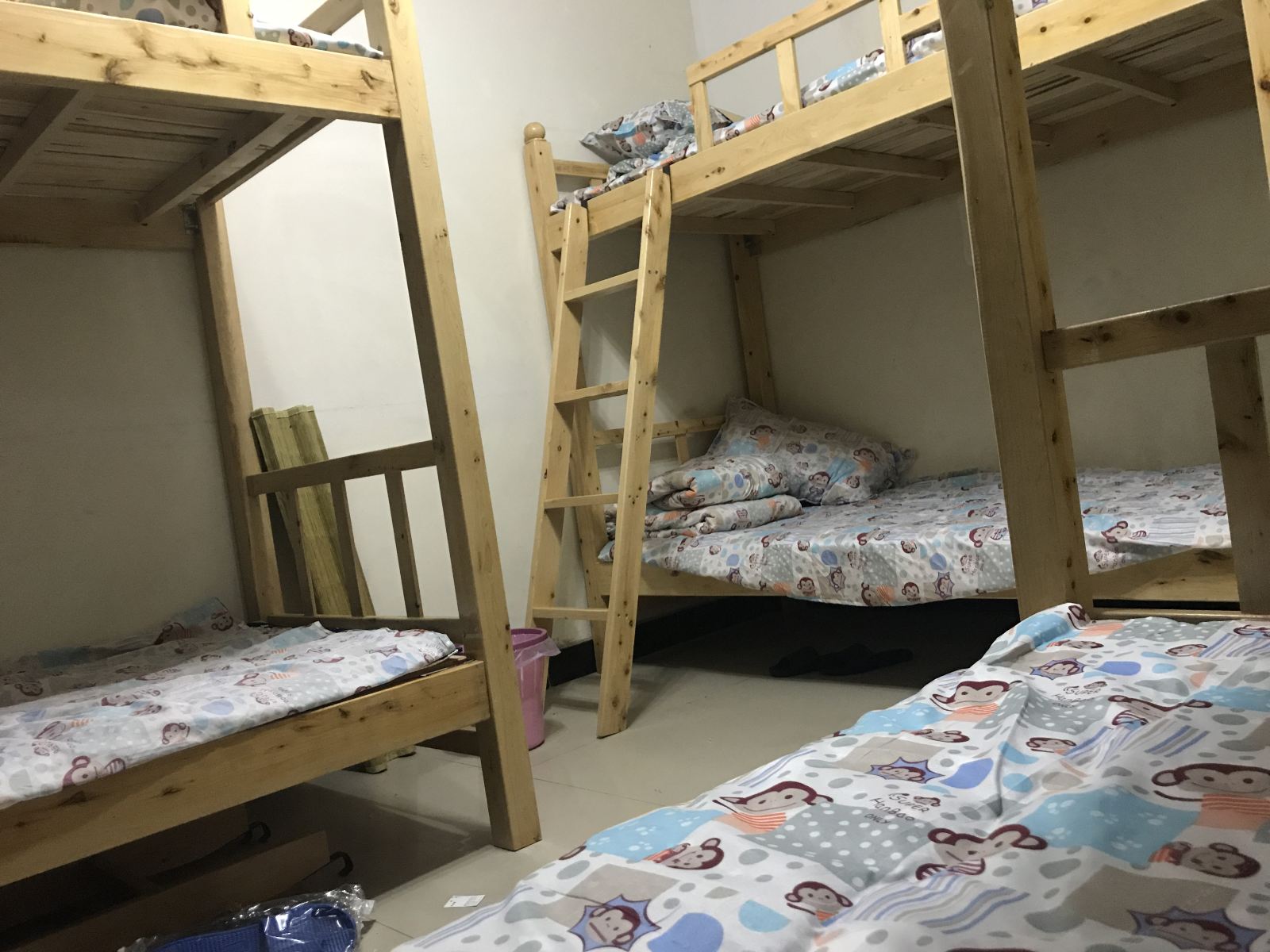 男生六人间