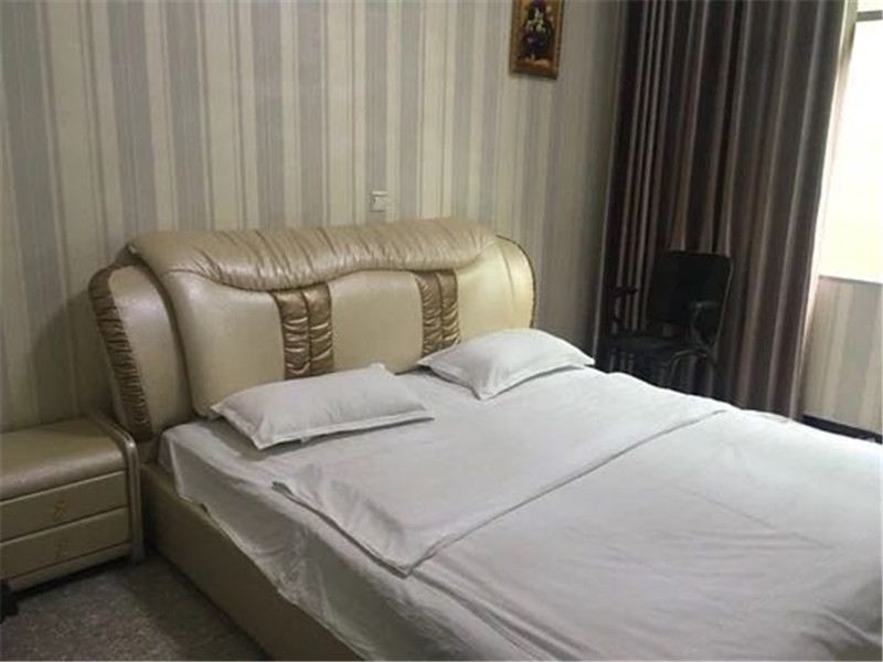 软床温馨大床房