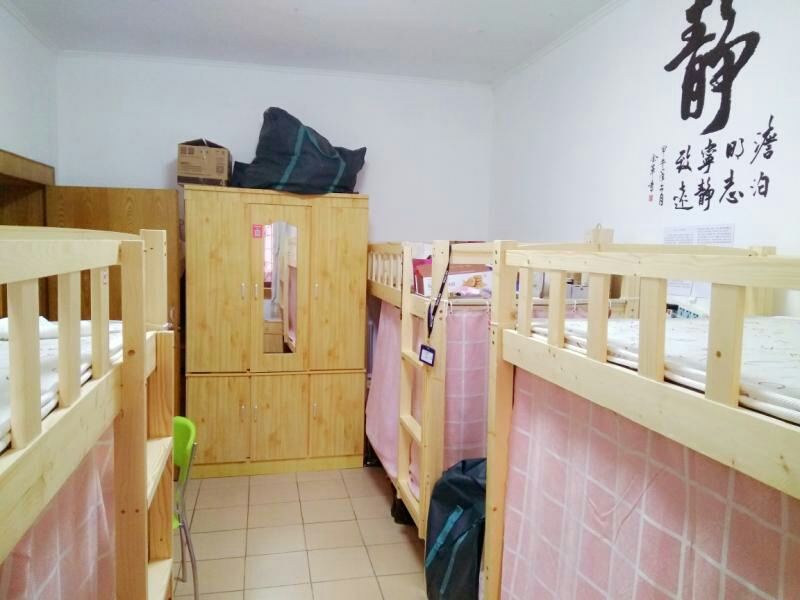 雅致六人间(床位)(公共卫浴)