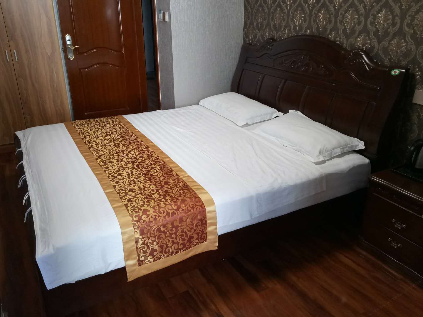 经济大床房