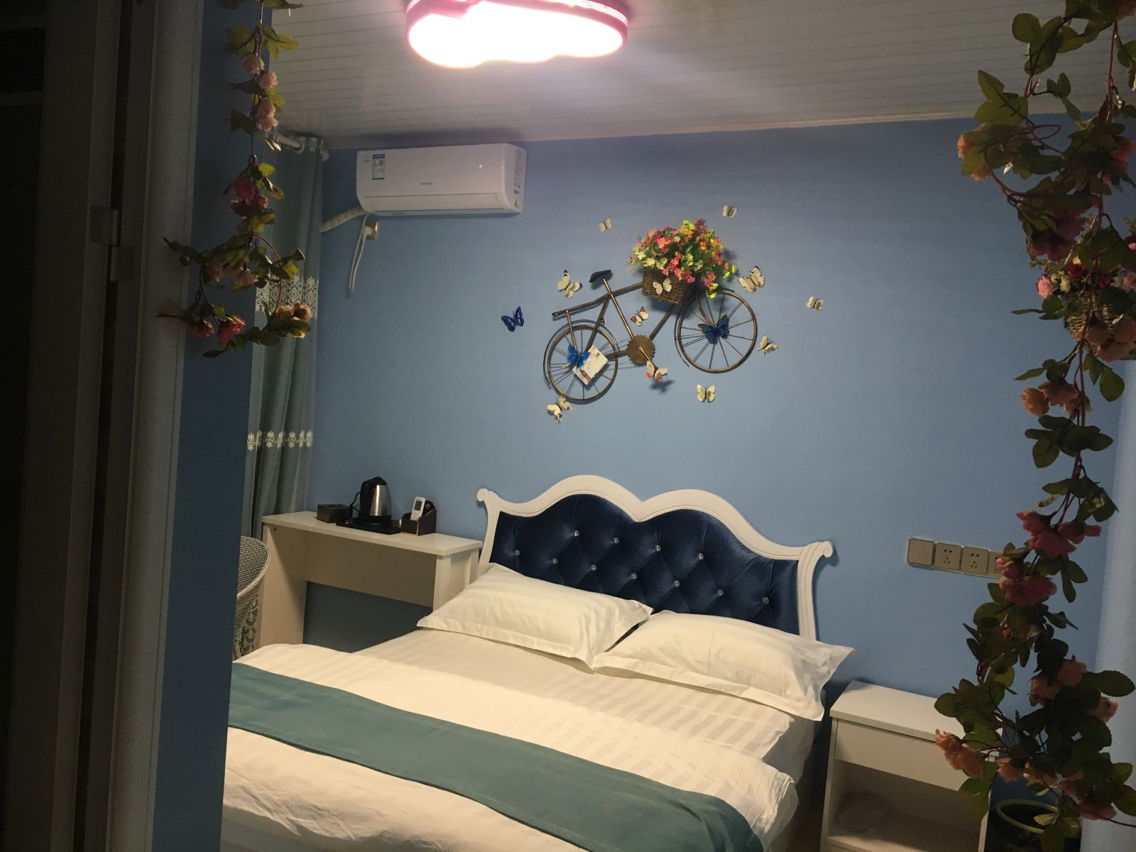 浪漫小屋大床间