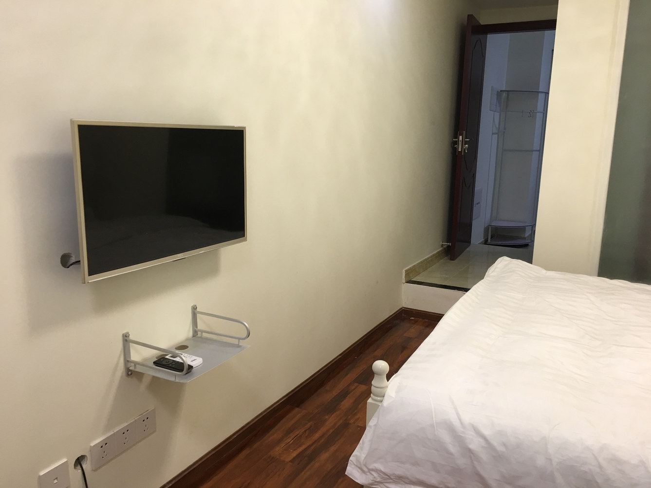 电影二室一厅套房
