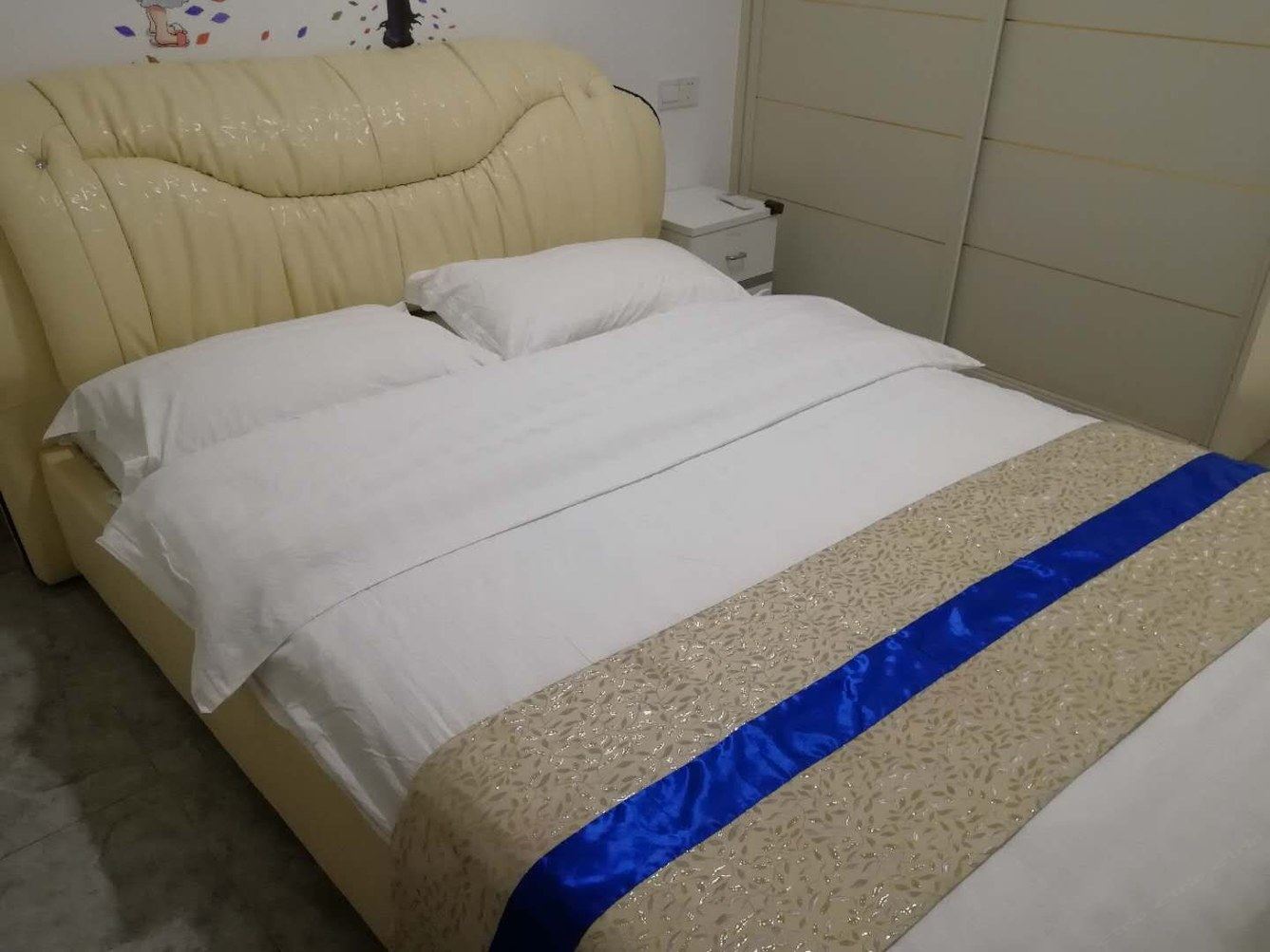 温馨三室一厅套房
