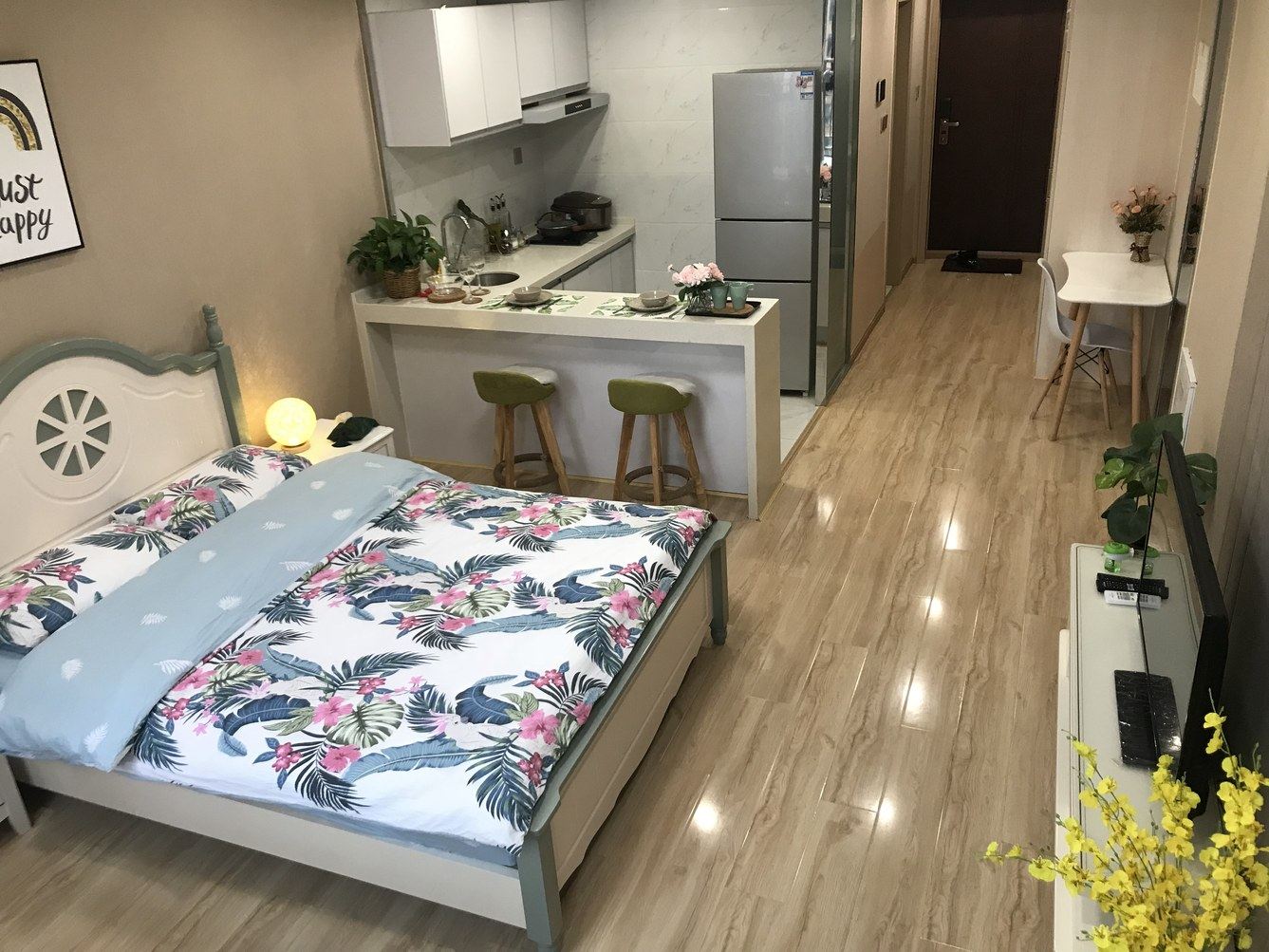 欢乐一室大床房