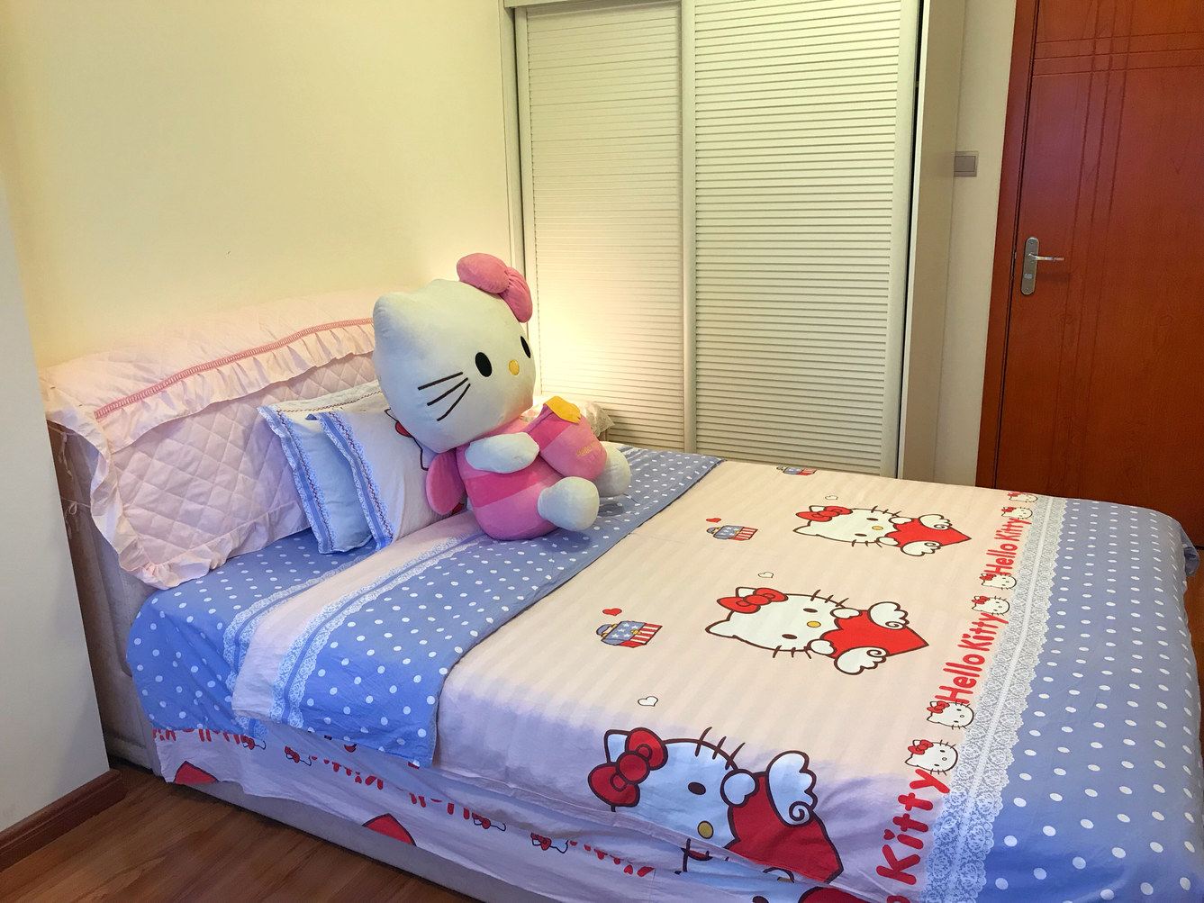 清新三室二厅套房