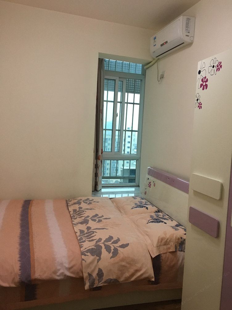 成都花园平台阳光房公寓(2号店)