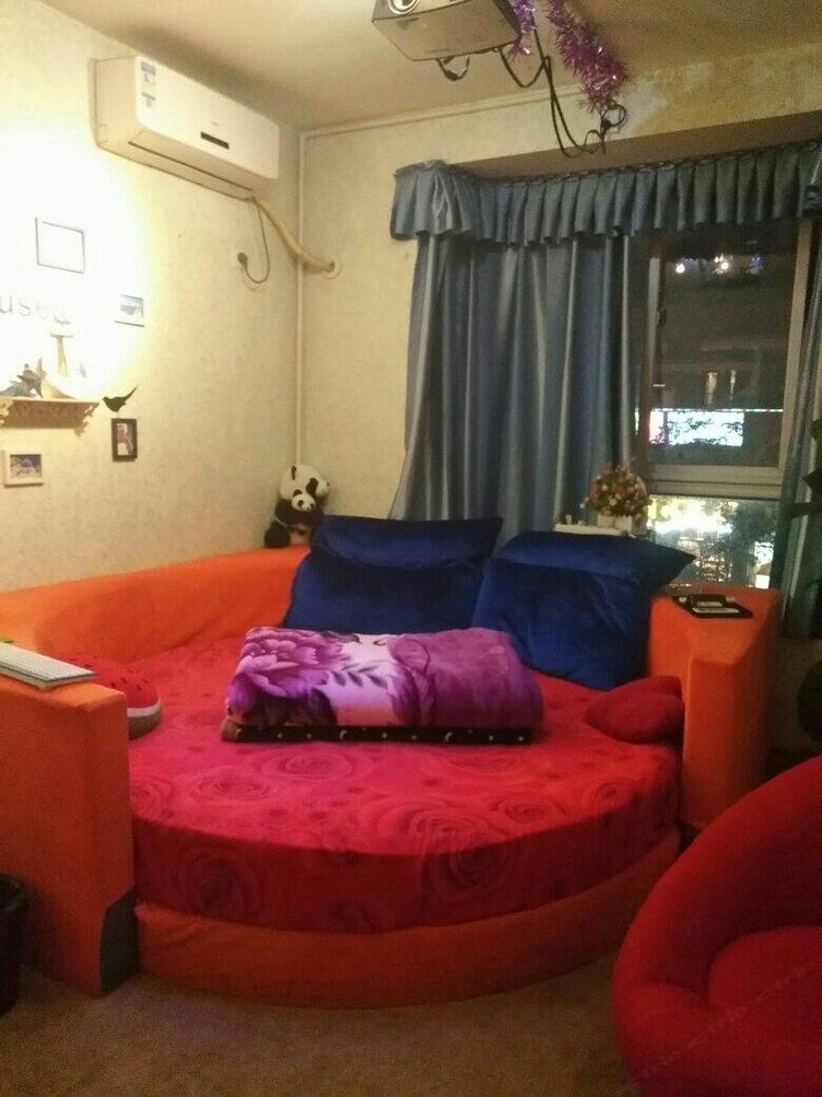 电影四室二厅套房