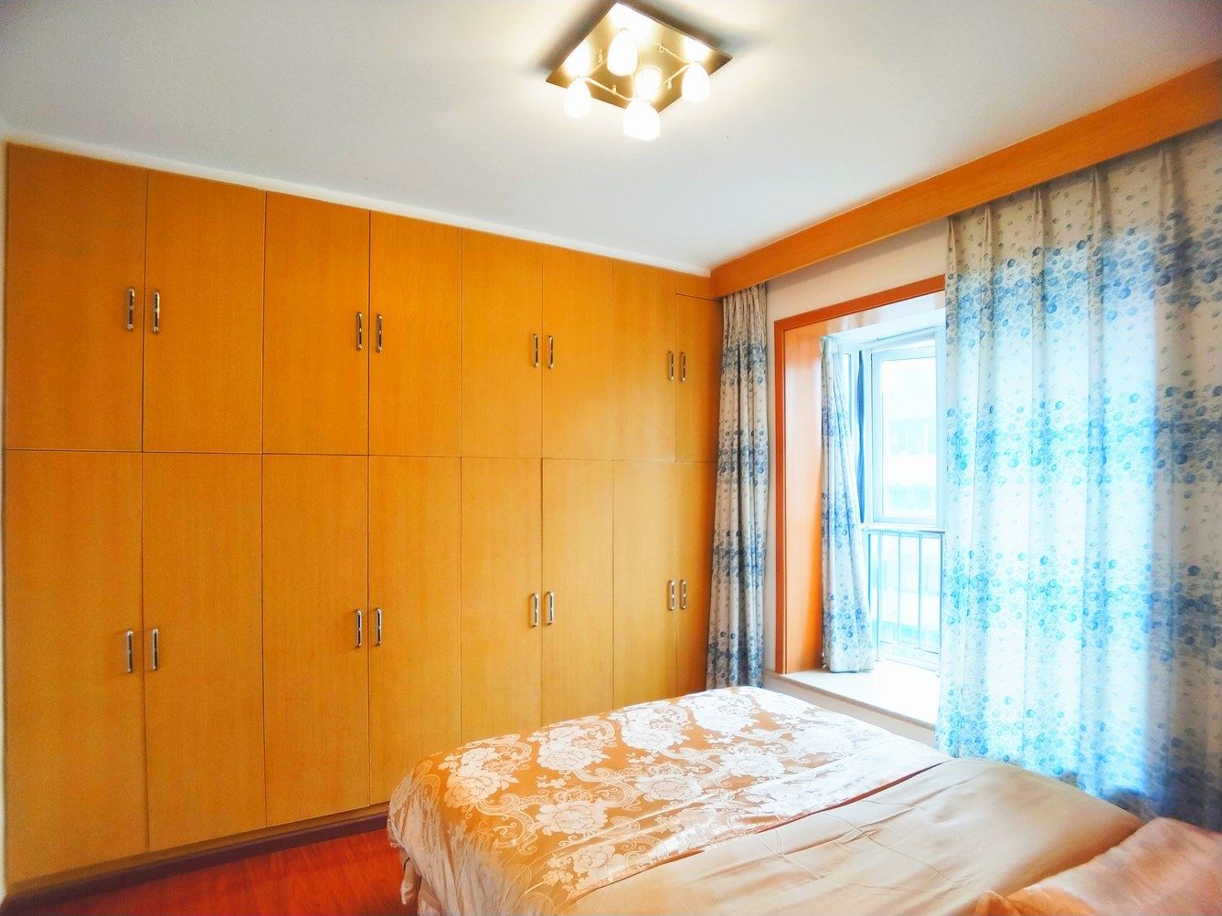 四室一厅套房