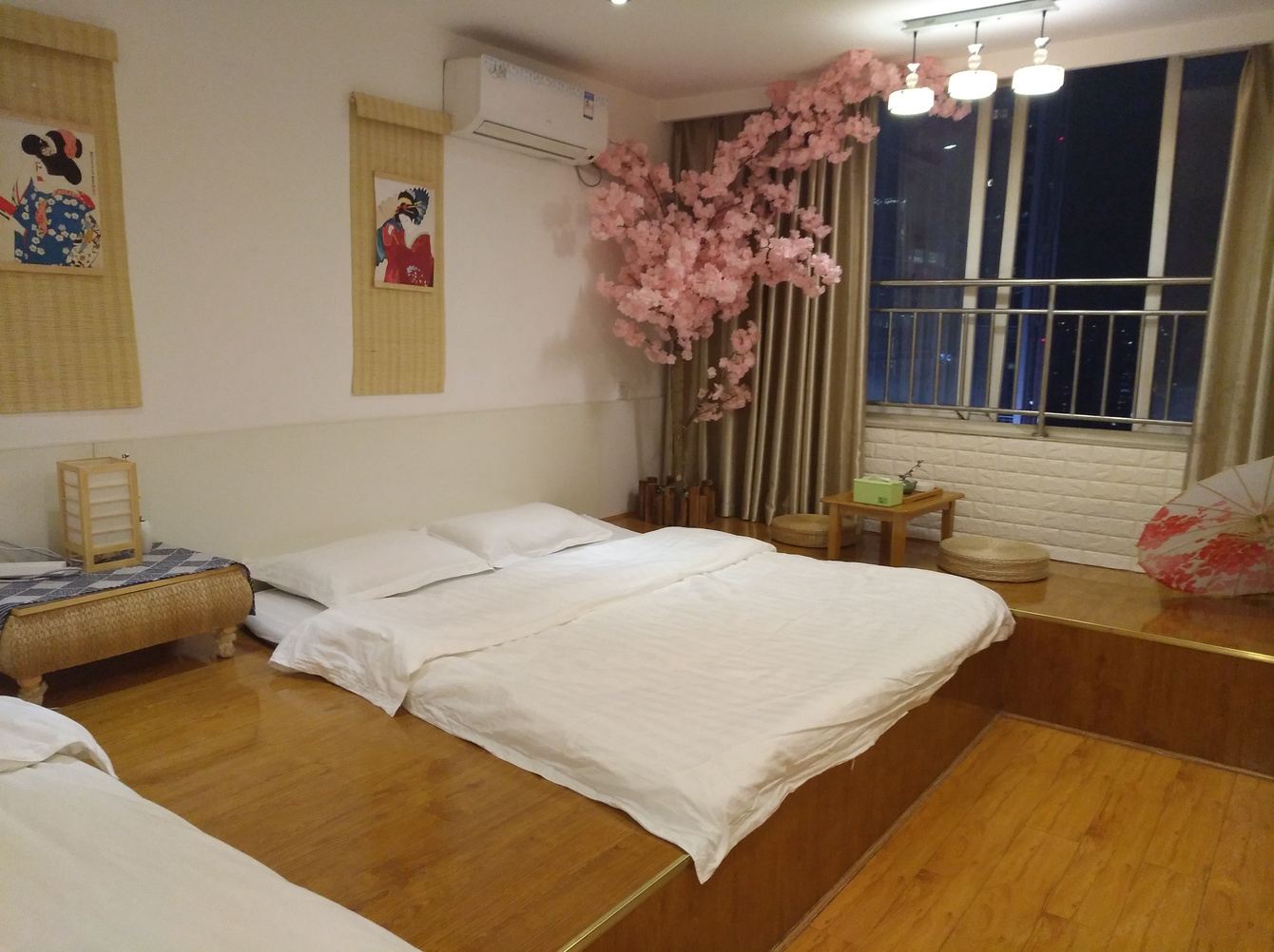 榻榻米一室大床房