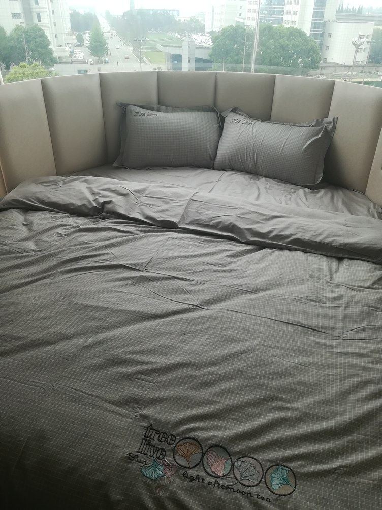 现代简约一室大床房