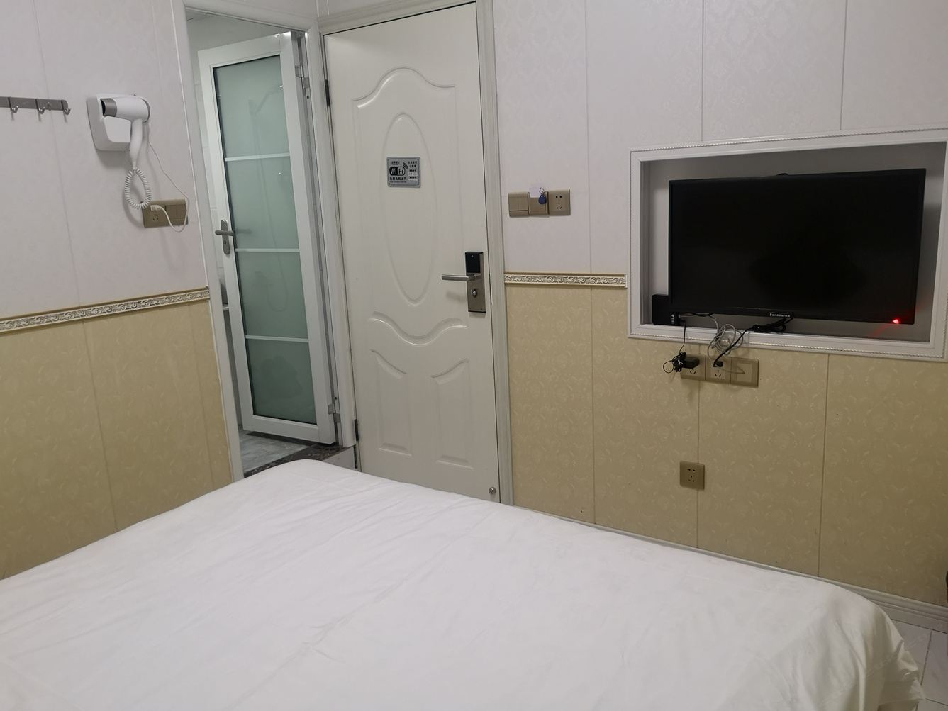 标准舒适大床房