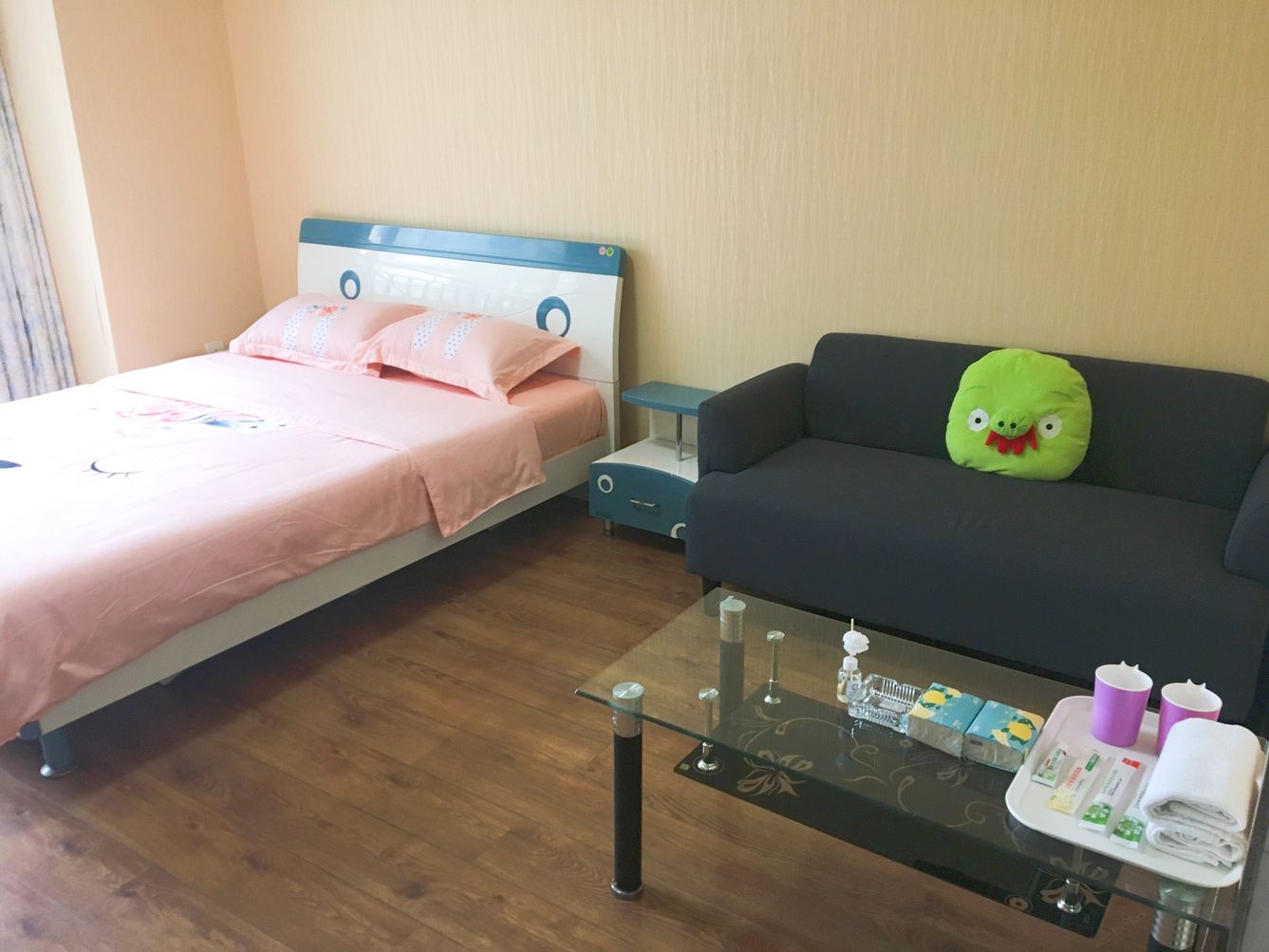 现代简约一室大床房