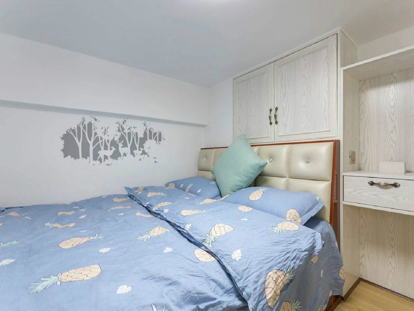 情侣一室大床房