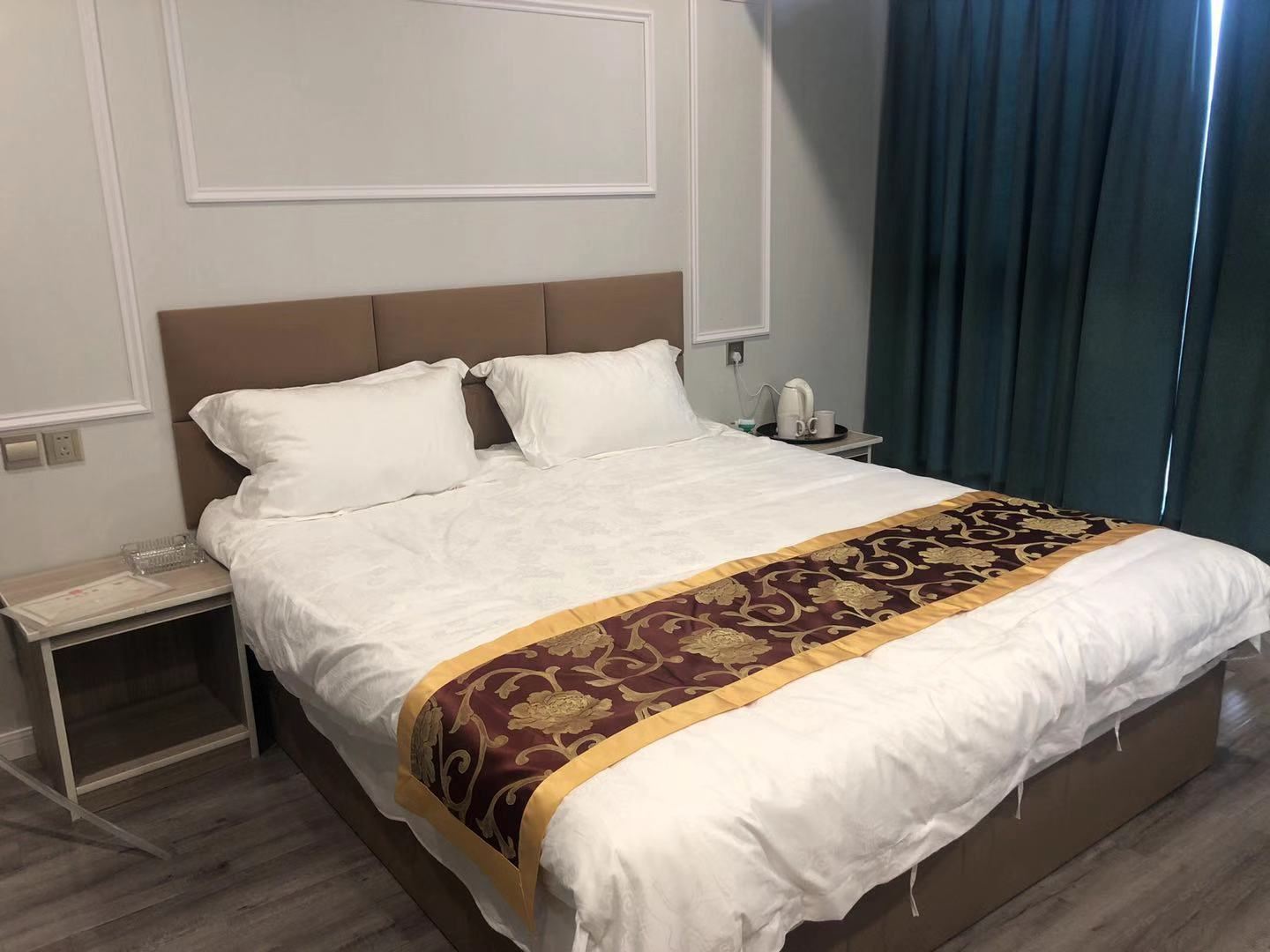 阳光大床房
