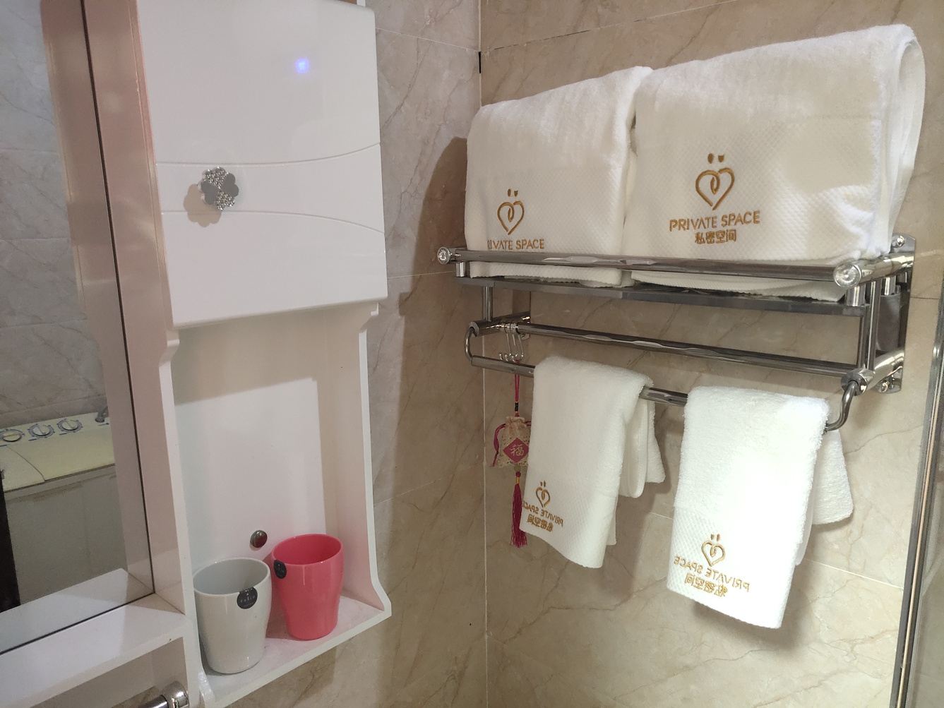 温馨投影主题房