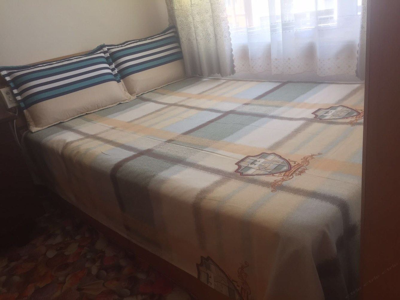 荣成戴彩衣公寓