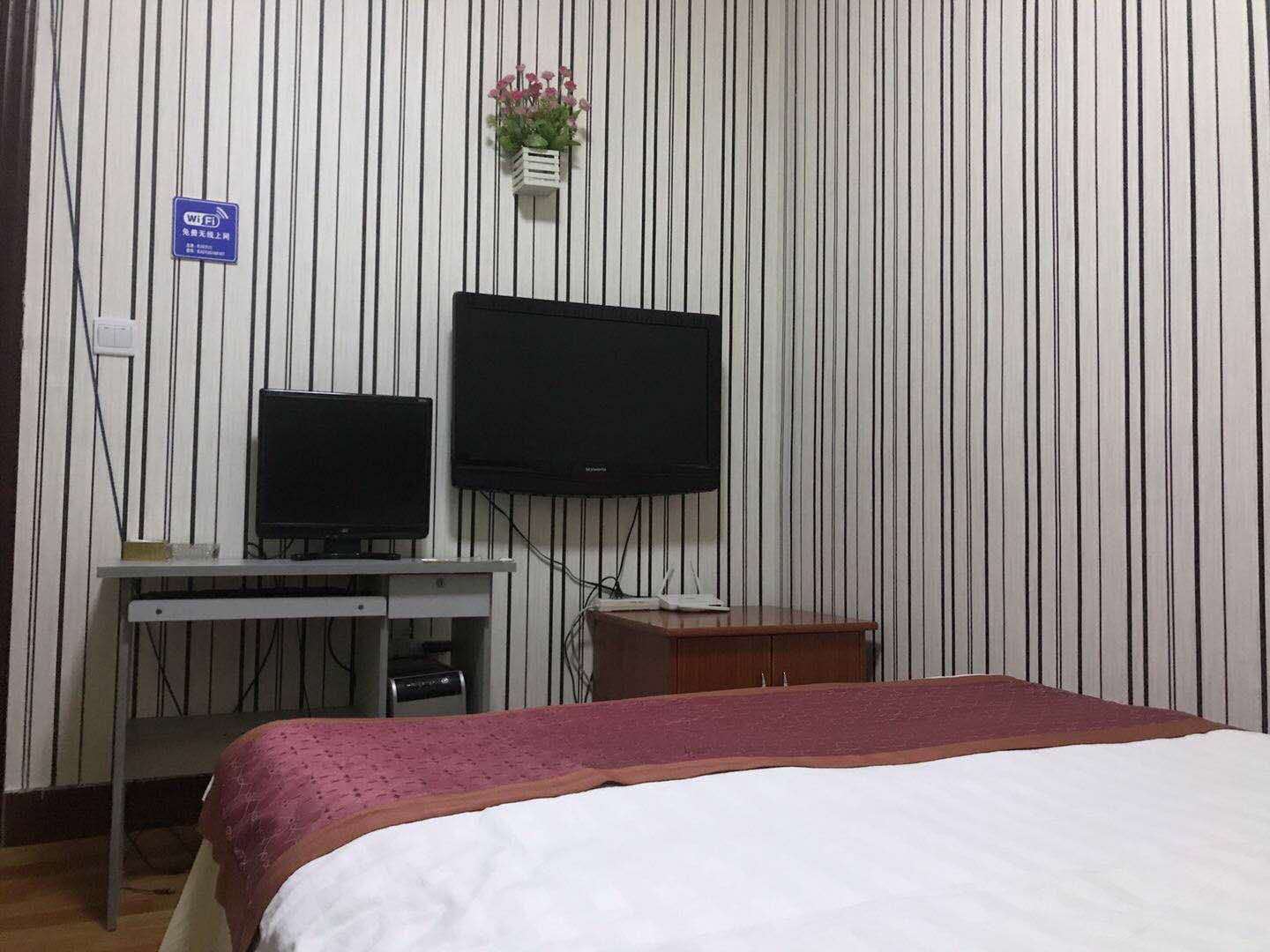 电脑商务大床房