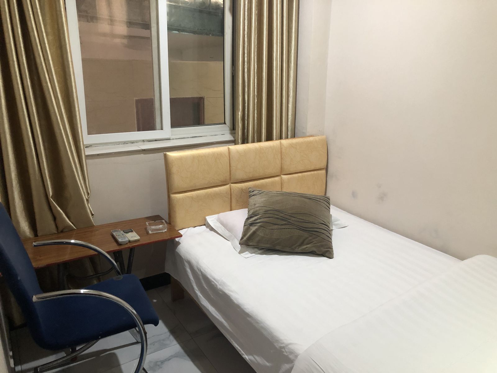 普通单间（公共卫浴）