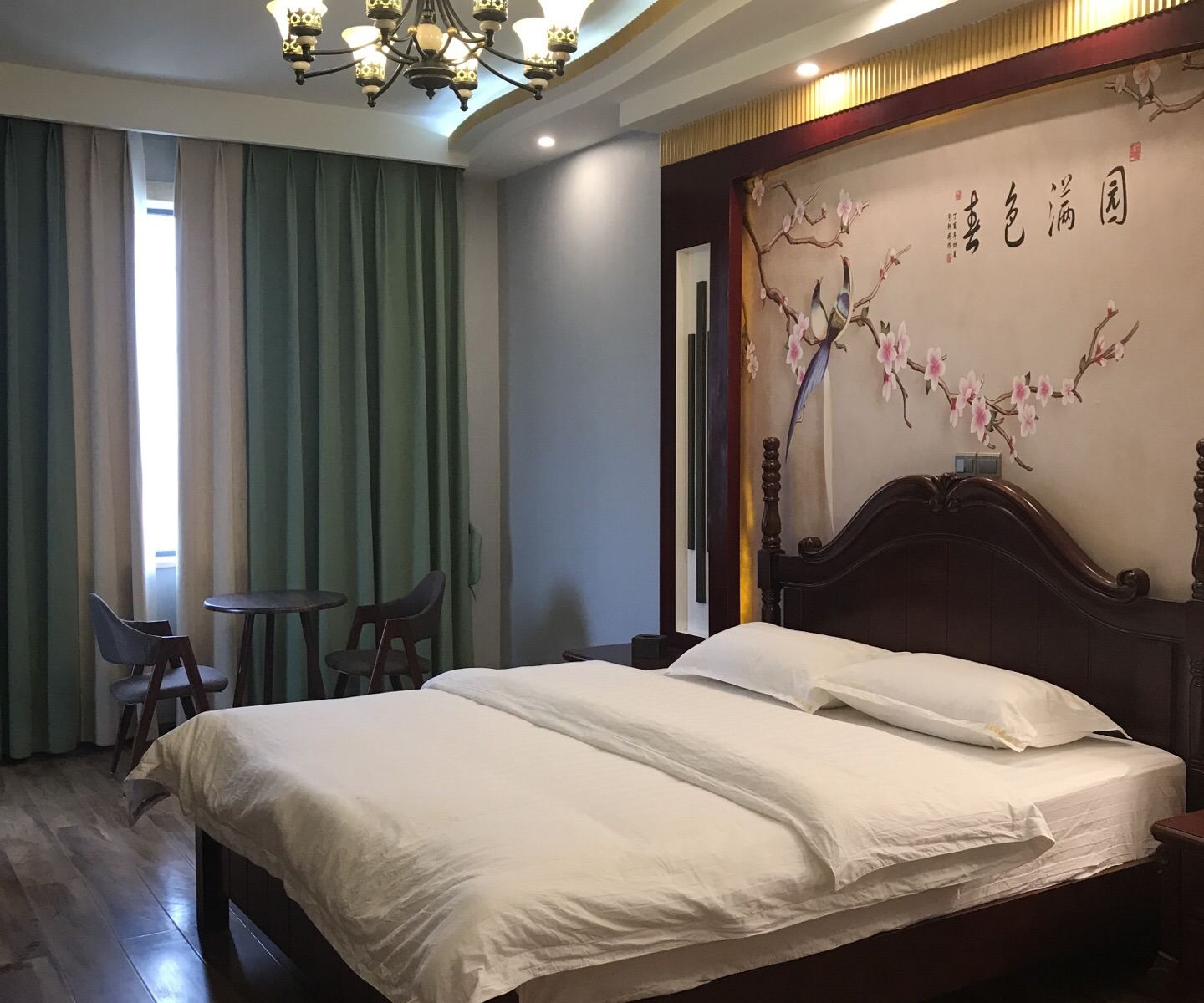 豪华大床房