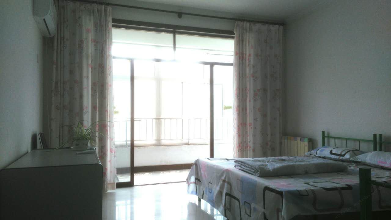 三卧室二厅一厨一卫家庭房