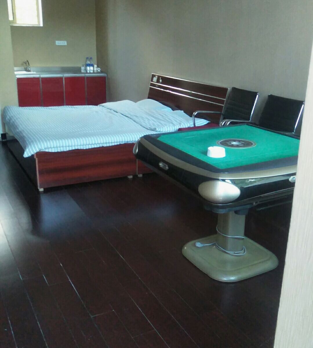 棋牌间