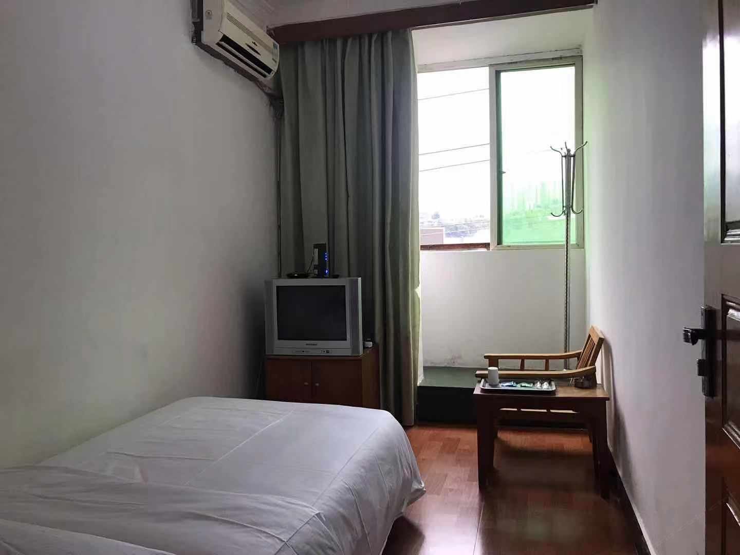 普通间(公共卫浴)