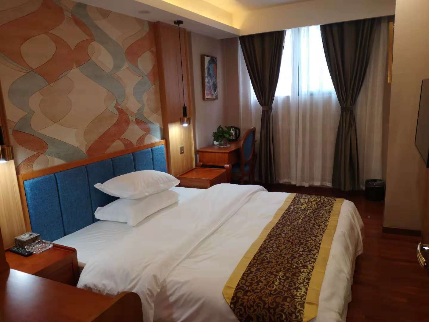 豪华大床间