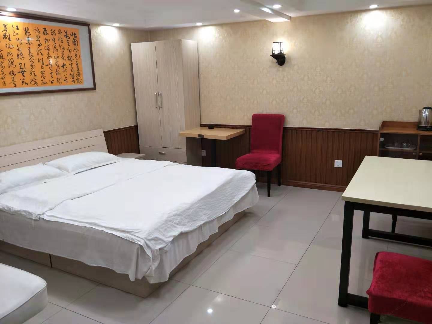 豪华四人房(公共卫生间)(无法洗浴)