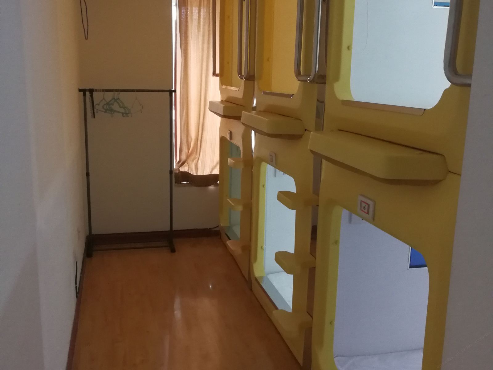 负离子空舱六人间（床位）（公共卫浴）